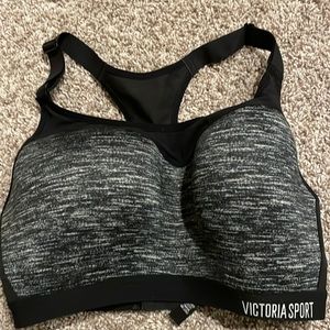 Victoria secret sports bra. 32DDD